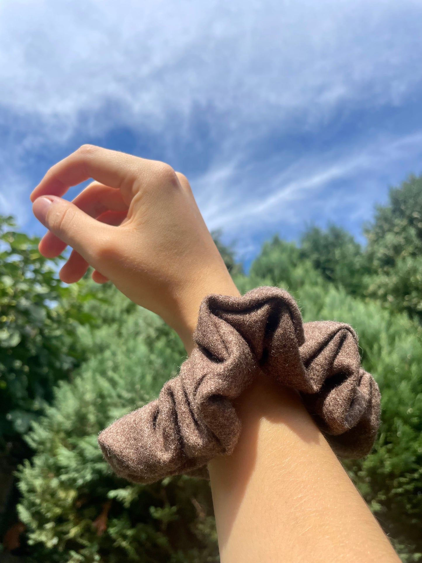 Scrunchie marron en laine - Upcyclé