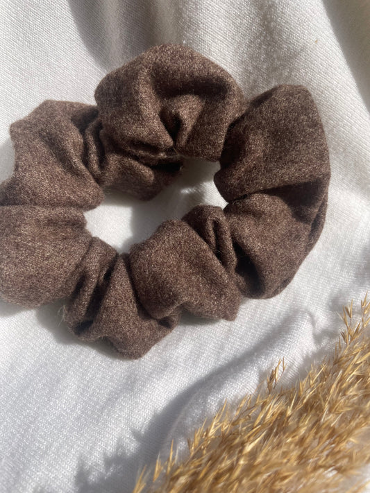 Scrunchie marron en laine - Upcyclé