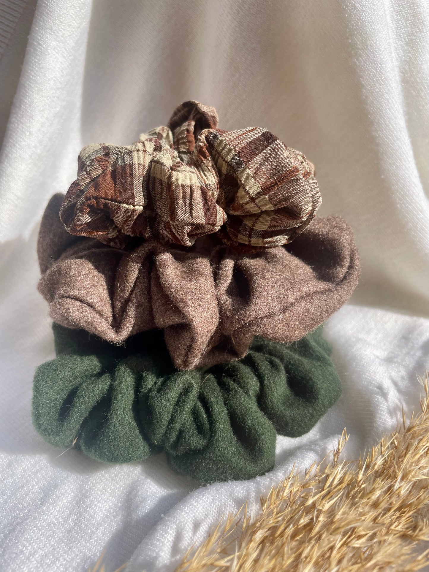 Scrunchie marron à gros carreaux - Upcyclé