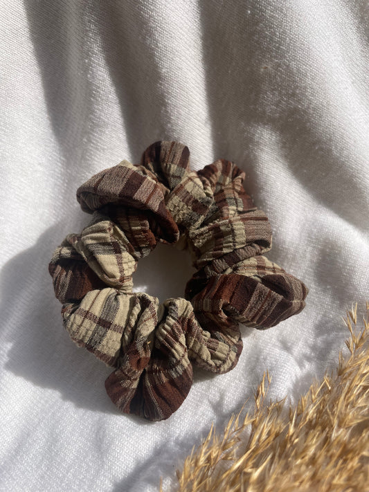 Scrunchie marron à gros carreaux - Upcyclé